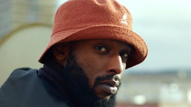 Bakari takes us to the stars with “Supernova”!