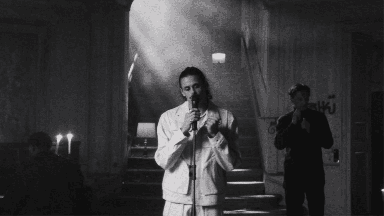 joysad bares his soul in “Heureusement”!