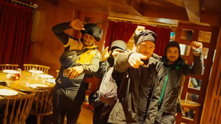 Jul celebrates his upcoming platinum record with the “Freestyle OVNI”!
