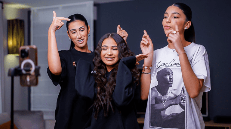 Lyna Mahyem pays a small tribute with “TPMP”!