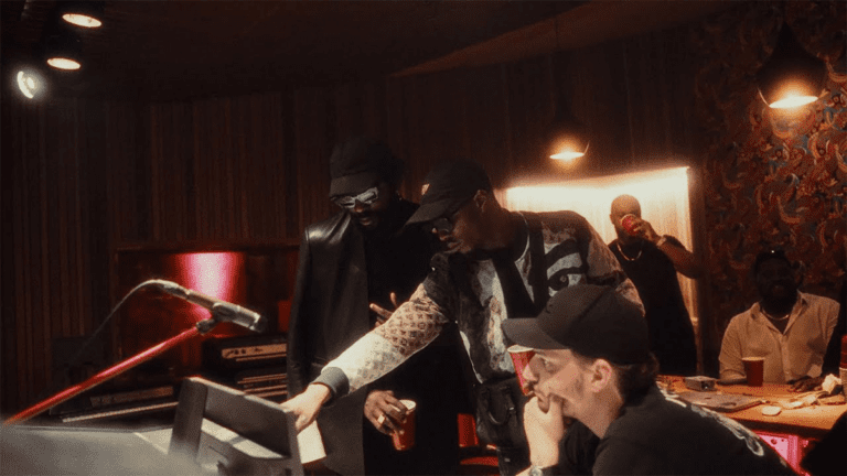 Werenoi reaches the summit of the “Pyramide” with the participation of Damso!
