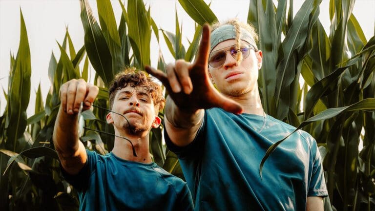 White N and Vink8.6 unveil “Nous mêmes”!