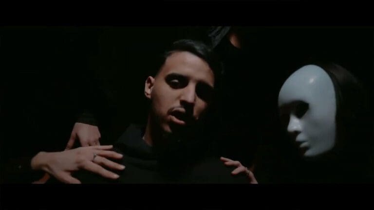 Ryad makes a striking comeback with “Bizarrement”