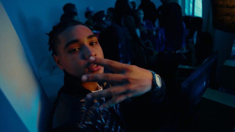 Zé Continues the “L’Assemblée” Era with the Summer-Ready Video for “4Shopping”