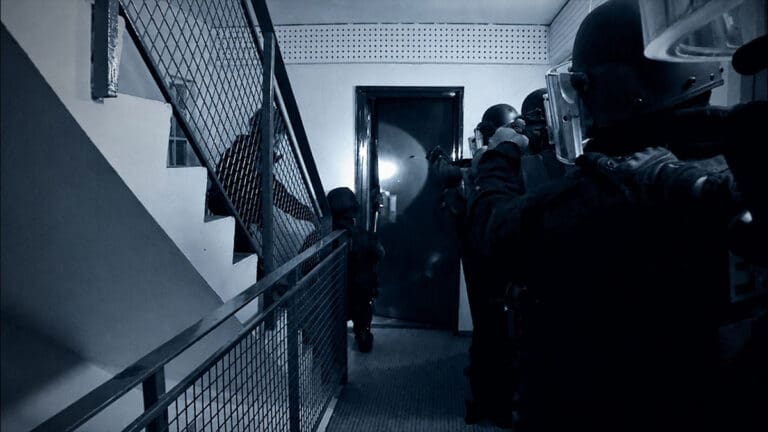 Niaks Casts a Shadow Over Summer with “Mal luné”
