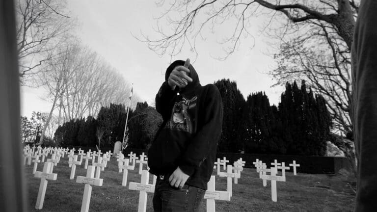 With Devant les flammes, Sauveur Eloheem Delivers the Ultimate Anti-Summer EP